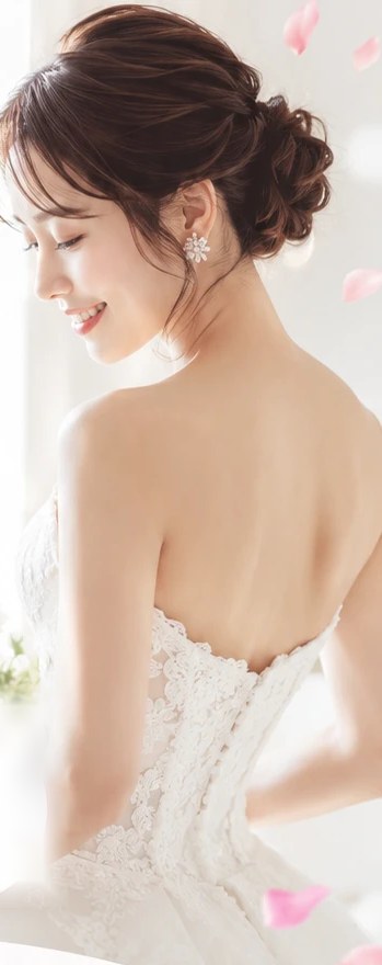 ウェディングドレスを着た花嫁の横顔